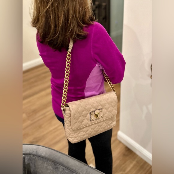 Marc Jacobs Shoulder Bag in a Gorgeous Neutral / Dusty Pink with Dust Bag - Picture 4 of 8